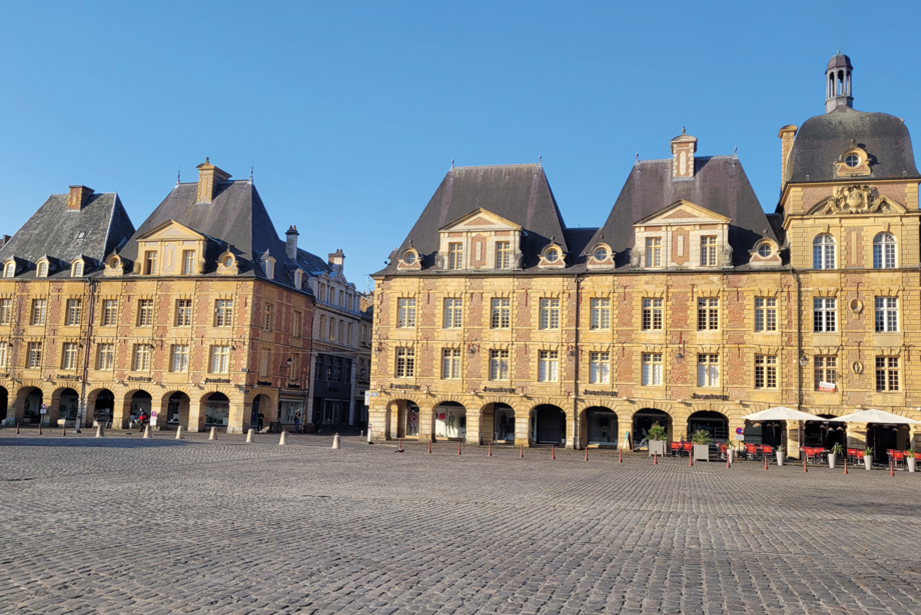 Jeanteur Grands Magasins, Place Ducale à Charleville